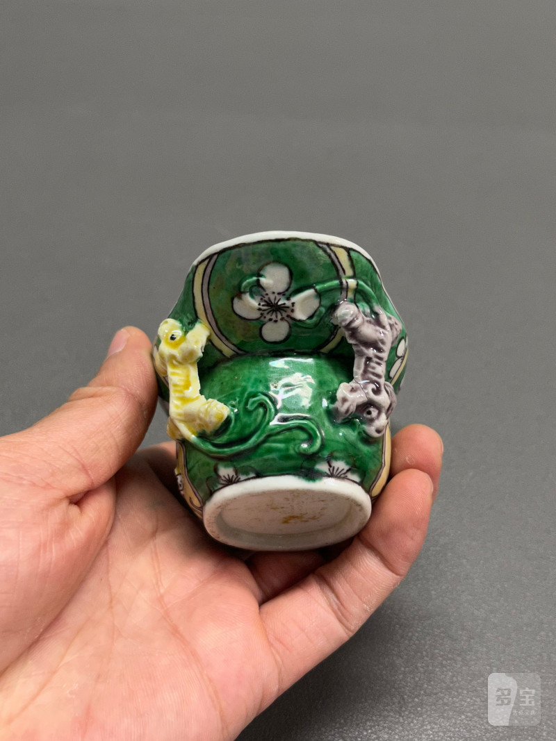 清康熙  素三彩兽面纹盘螭龙爵杯（一对） - 图5